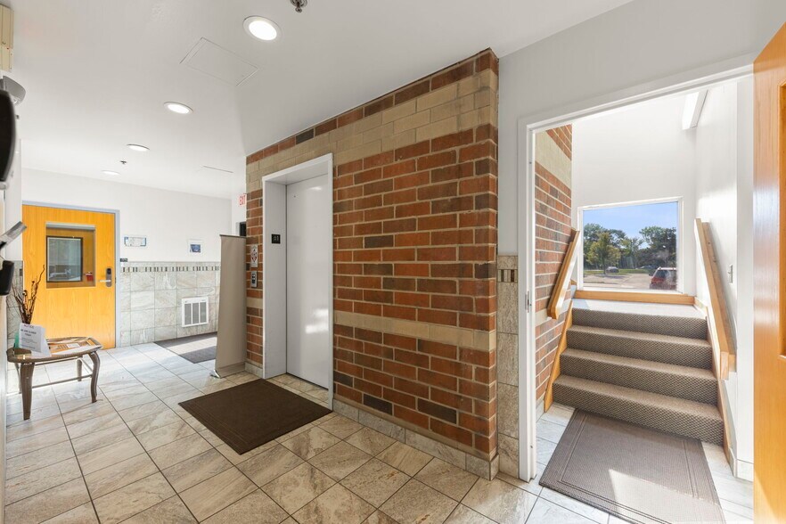 More Photos Of 1N131 County Farm Rd, Winfield Office Residential For Sale