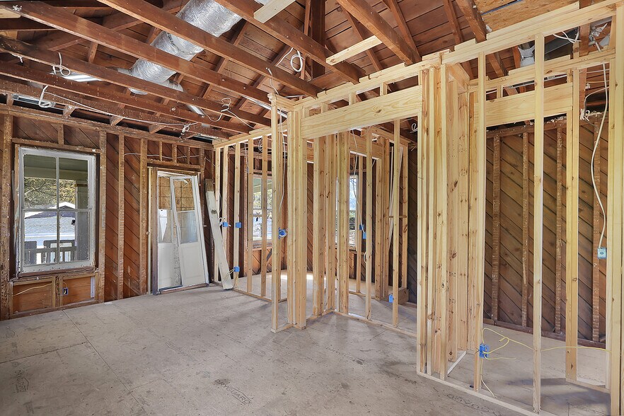 More Photos Of 423 W 42nd St, Savannah General Retail For Sale