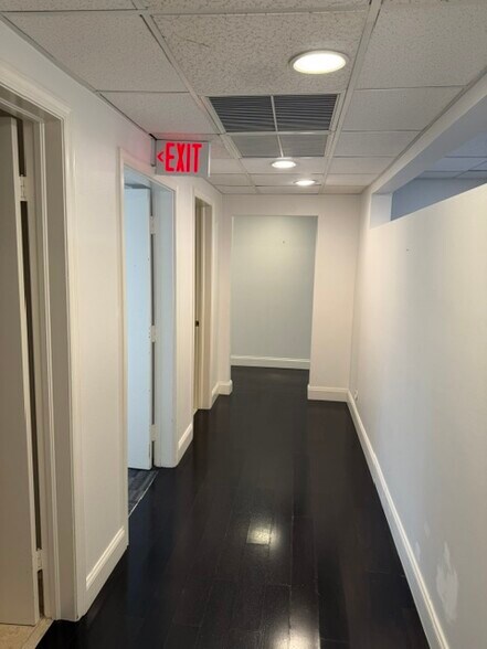 More Photos Of 4627 Ponce de Leon Blvd, Coral Gables Office For Lease