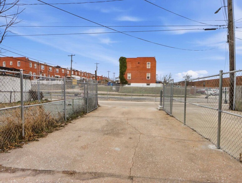 More Photos Of 2517 Washington Blvd, Baltimore Storefront Retail Residential For Sale