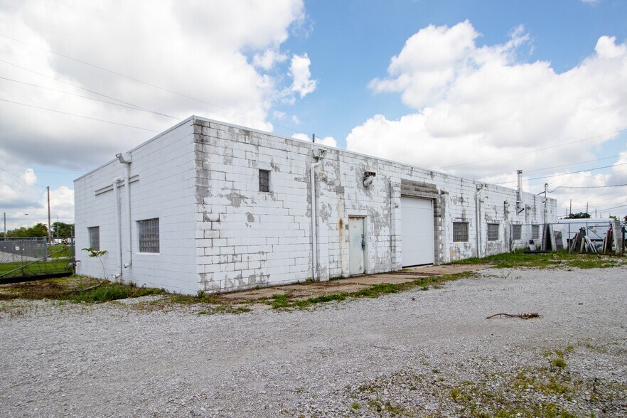More Photos Of 1306 Bedford St, Indianapolis Warehouse For Sale
