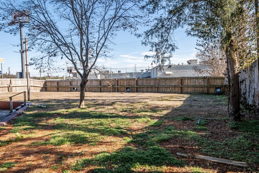 More Photos Of 271 Gleaves St, Madison Restaurant For Sale