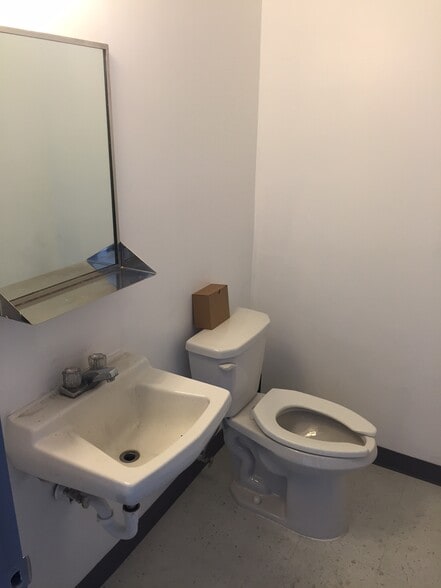 More Photos Of 5641-5691 E 56th Ave, Commerce City Manufacturing For Lease