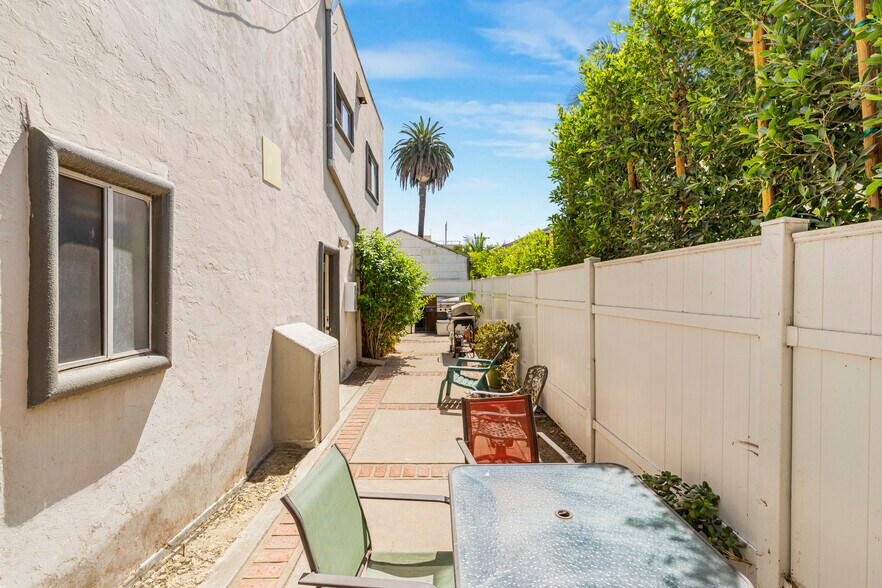 More Photos Of 3822 E 7th St, Long Beach Apartments For Sale