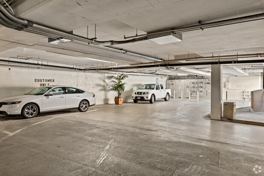 More Photos Of 3535 Cahuenga Blvd W, Studio City Storefront Retail Office For Lease