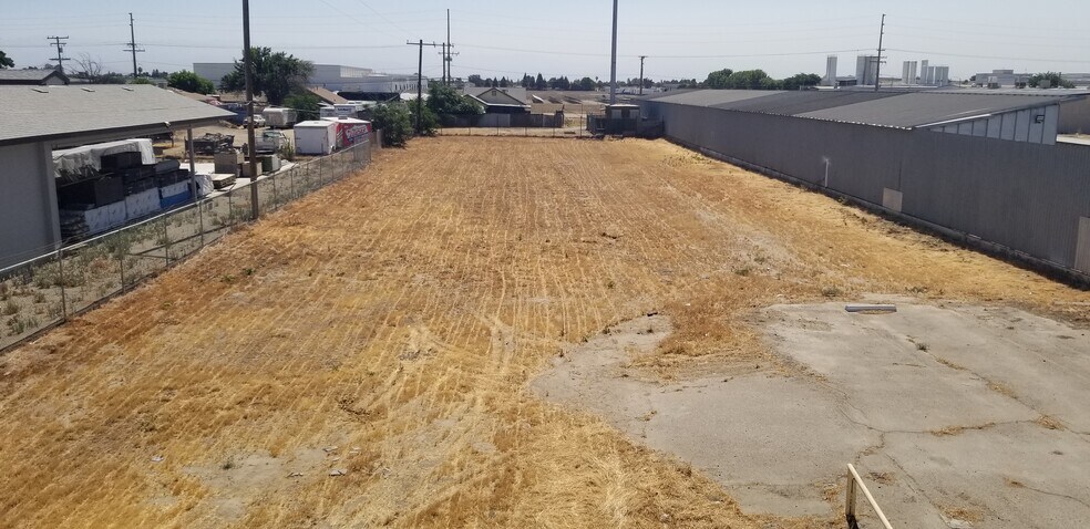 More Photos Of 1700 S K St, Tulare Storefront Retail Office For Lease