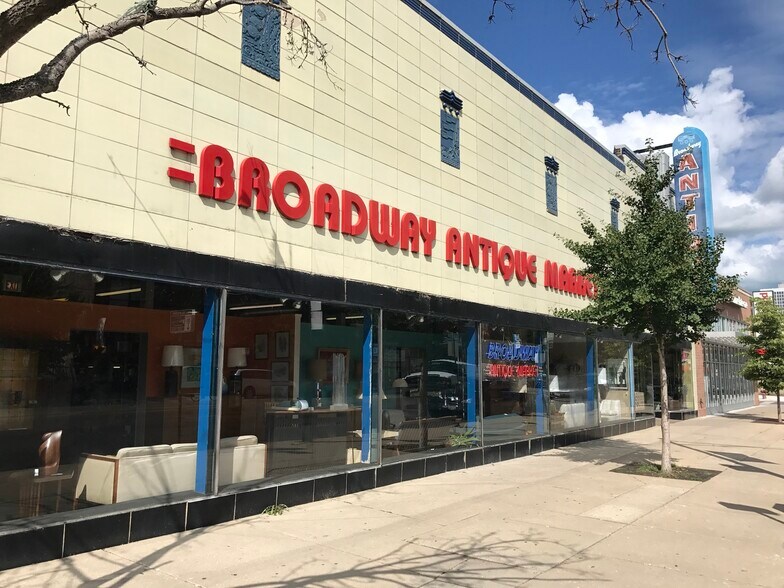 More Photos Of 6130 N Broadway St, Chicago General Retail For Sale