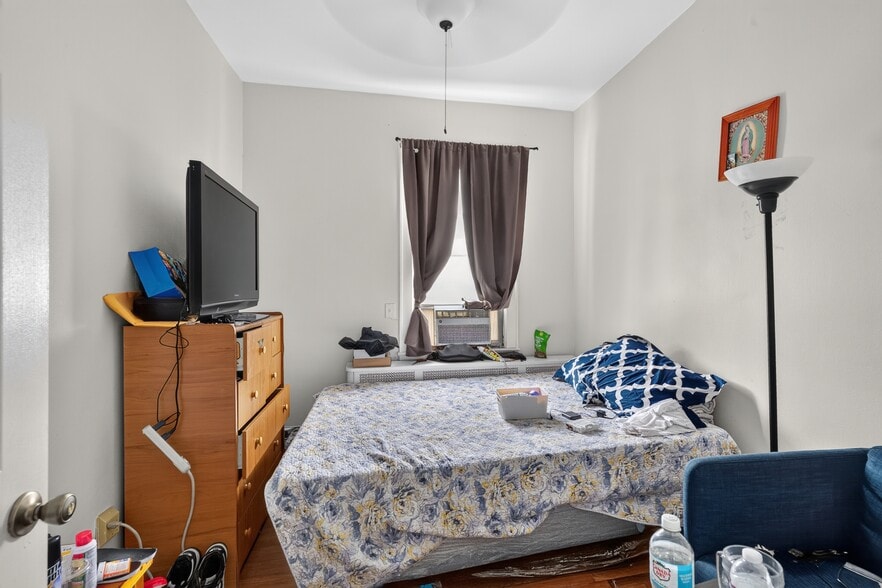More Photos Of 154 Chestnut Ave, Jersey City Restaurant For Sale