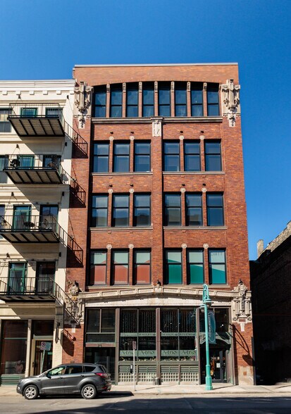 More Photos Of 215 N Water St, Milwaukee Office For Sale