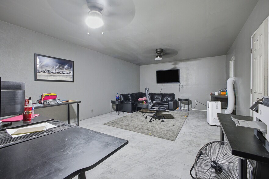More Photos Of 818-828 E Manchester Ave, Los Angeles Warehouse For Sale