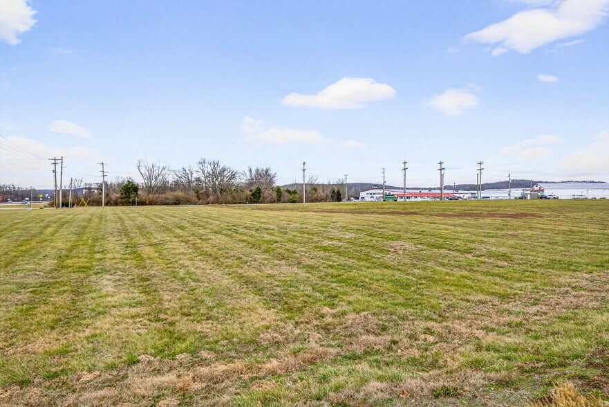 More Photos Of 1500 Dismuke Dr, Farmington Distribution For Sale