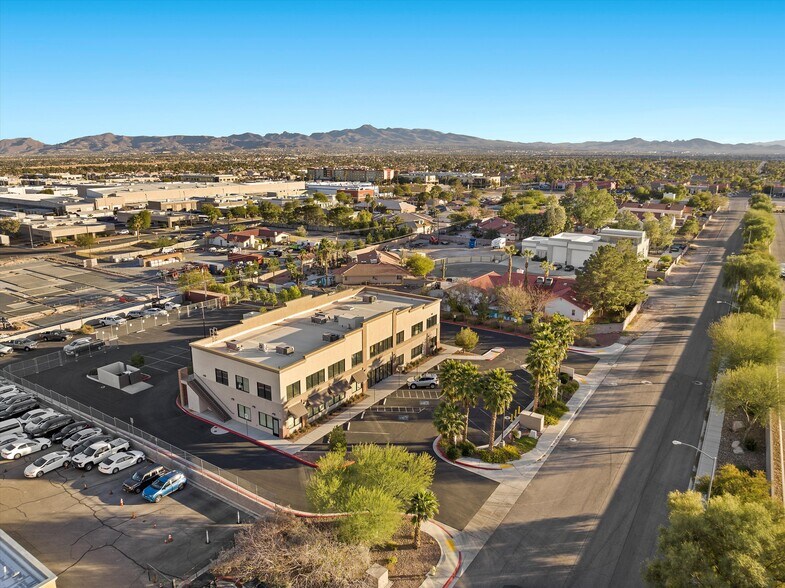 More Photos Of 7080 La Cienega St, Las Vegas Office For Sale