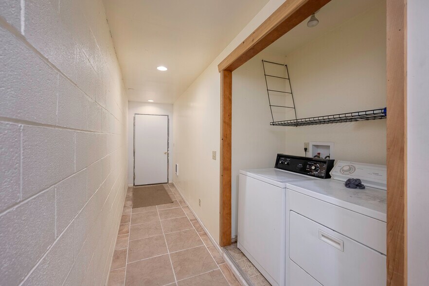 More Photos Of 315 Main Ave E, Soap Lake General Retail For Sale