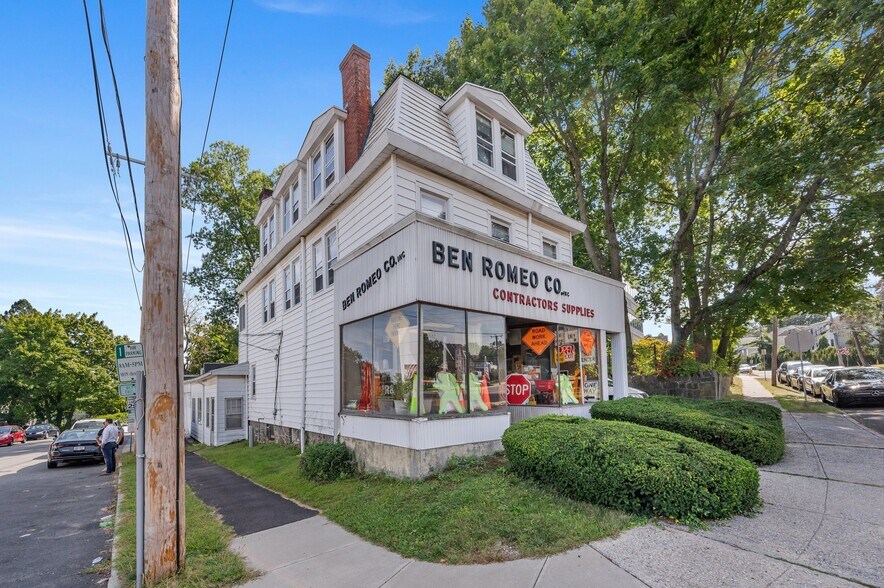 Primary Photo Of 1 Edgewood Ave, Greenwich Storefront Retail Residential For Lease