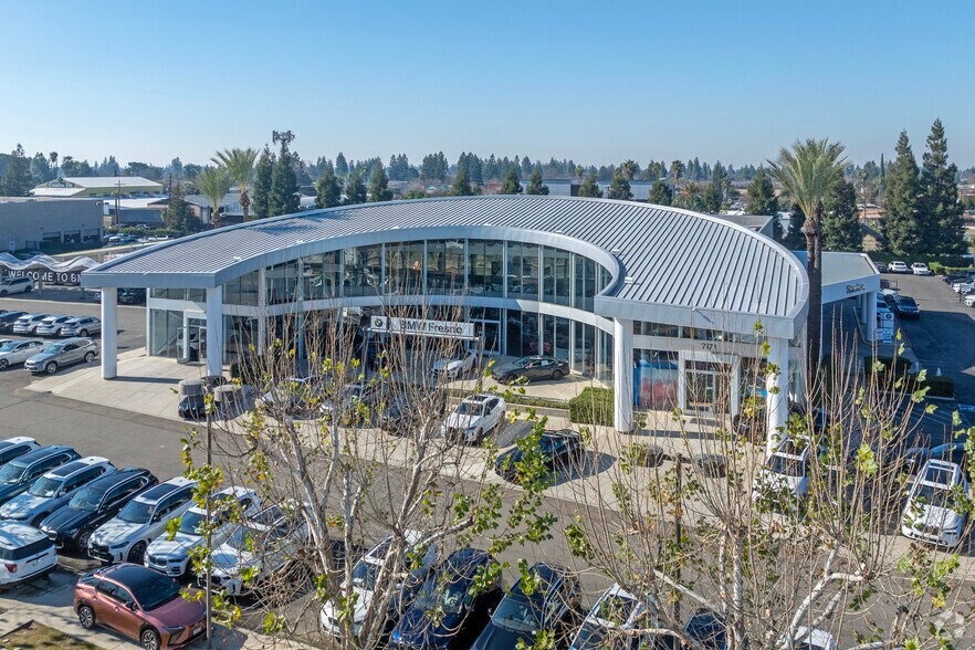 More Photos Of 7171 N Palm Ave, Fresno Auto Dealership For Lease