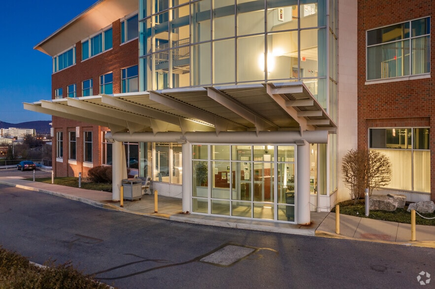 More Photos Of 1 Granite Point Dr, Wyomissing Medical For Lease