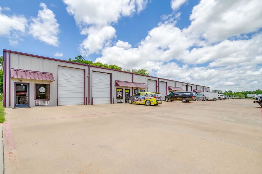 More Photos Of 6050 E Highway 67, Alvarado Storefront Retail Office For Lease