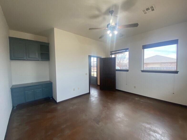 More Photos Of 604 W 18th St, Edmond Office For Lease