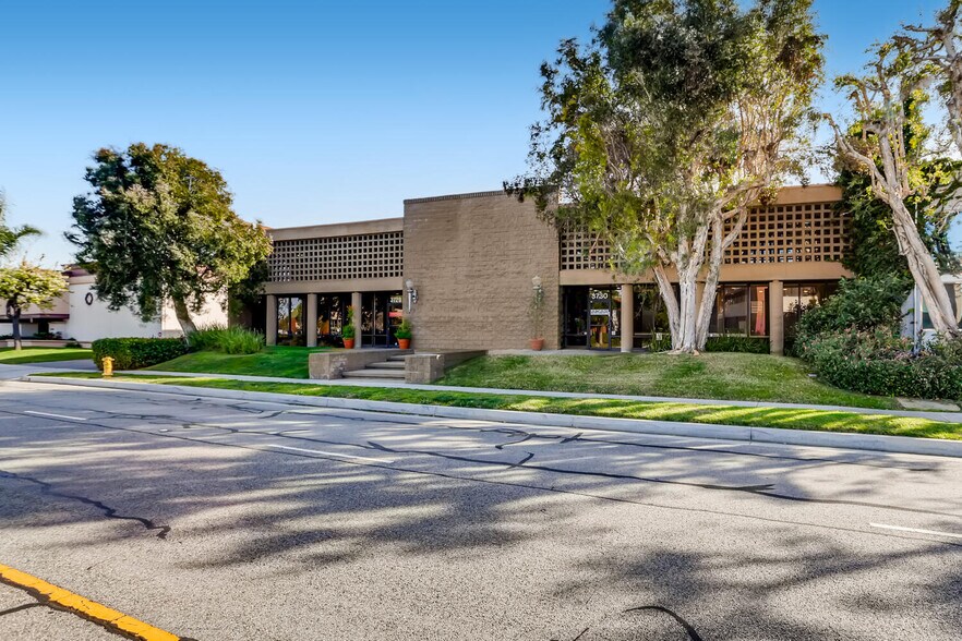 More Photos Of 3720 Skypark Dr, Torrance Research And Development For Lease