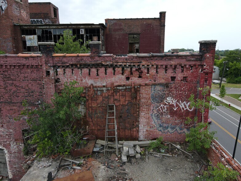 More Photos Of 57 Tonawanda St, Buffalo Office For Sale