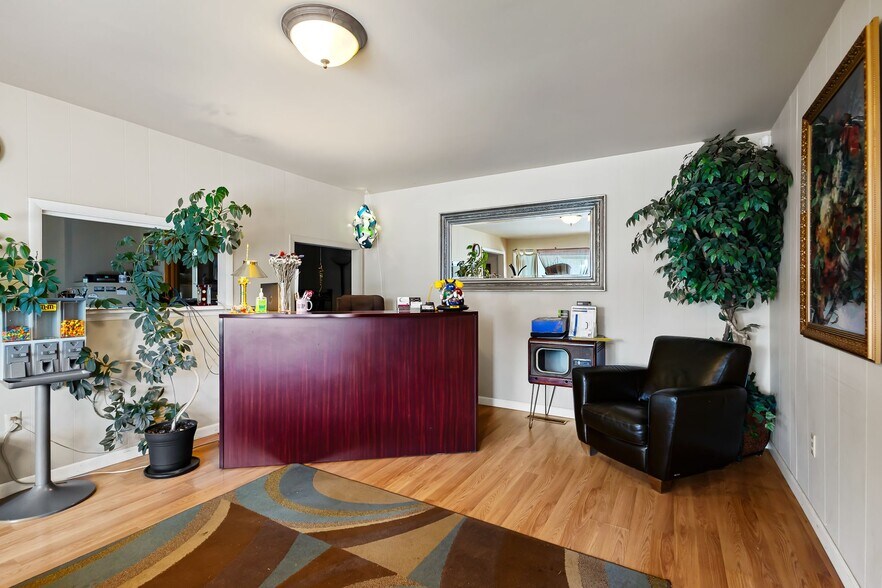 More Photos Of 216 N 40th Ave, Yakima Freestanding For Lease