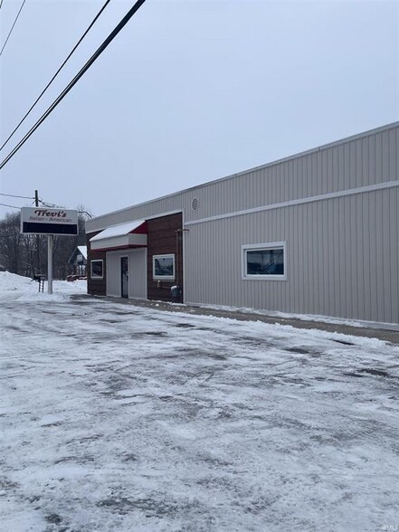 Primary Photo Of 510-512 Lincolnway W, Osceola Restaurant For Sale