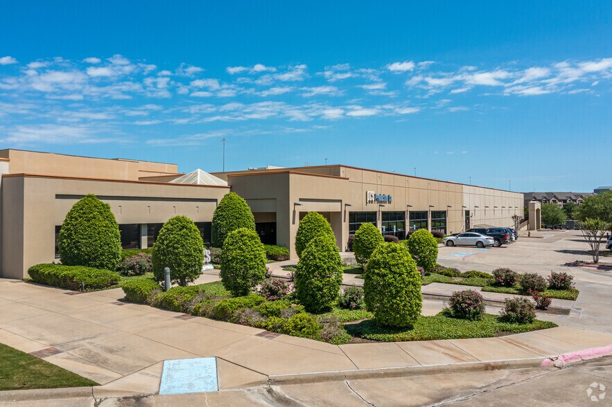More Photos Of 1551 Corporate Dr, Irving Flex For Lease