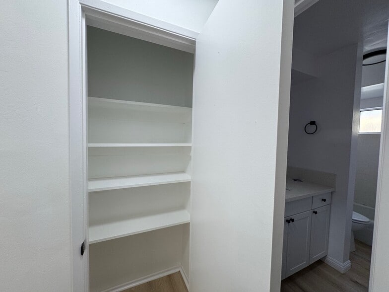 More Photos Of 11964 Kiowa Ave, Los Angeles Apartments For Sale