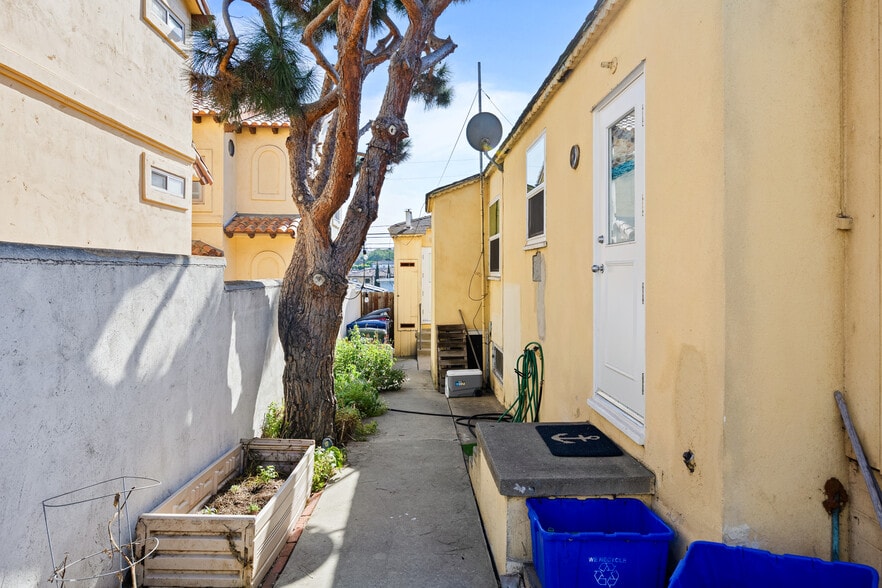 More Photos Of 529 E Walnut Ave, El Segundo Apartments For Sale