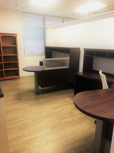 More Photos Of 2375 Tamiami Trl N, Naples Loft Creative Space For Sale