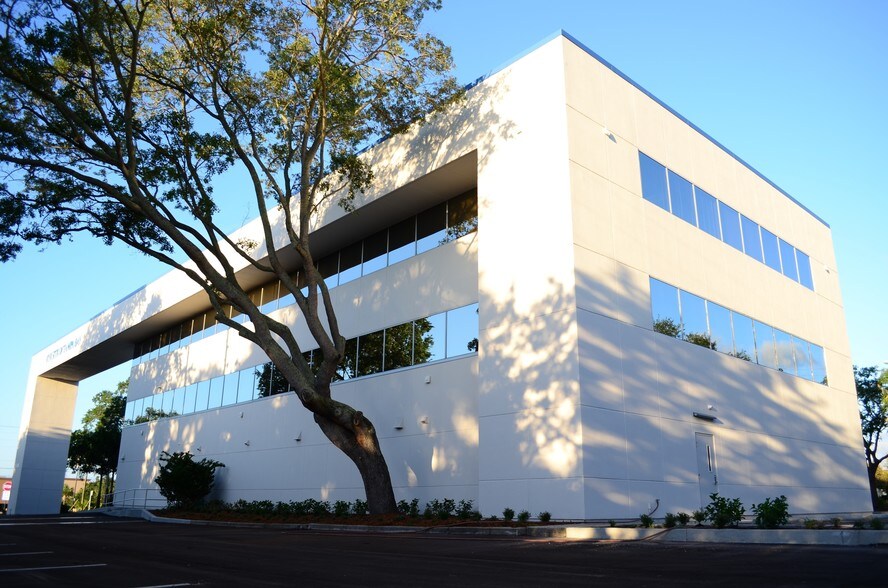 More Photos Of 2560 Gulf to Bay Blvd, Clearwater Office For Lease
