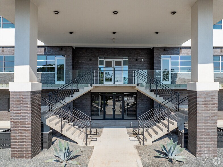 More Photos Of 8701 Menchaca Rd, Austin Medical For Sale