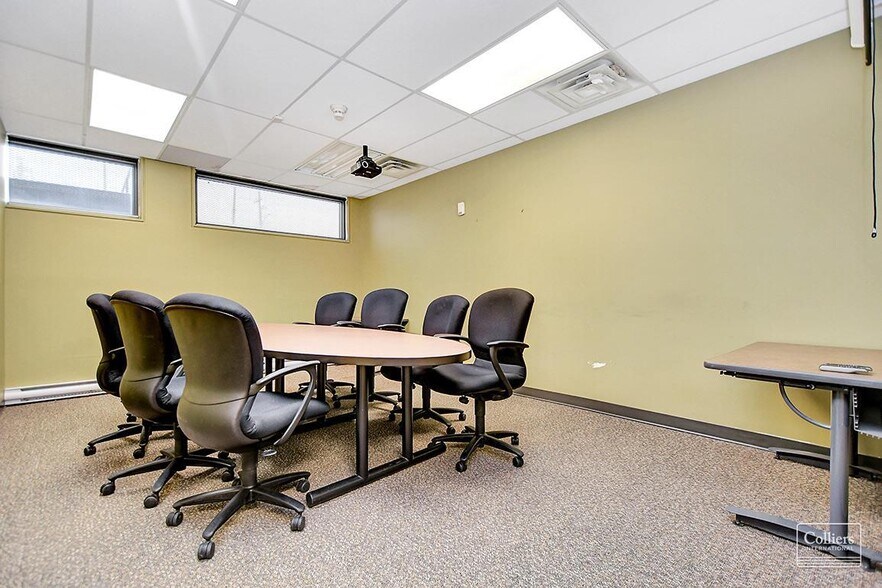 More Photos Of 1970 Merivale Rd, Ottawa Flex For Lease