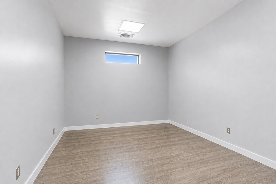 More Photos Of 4714 Shavano Oak, San Antonio Light Distribution For Lease