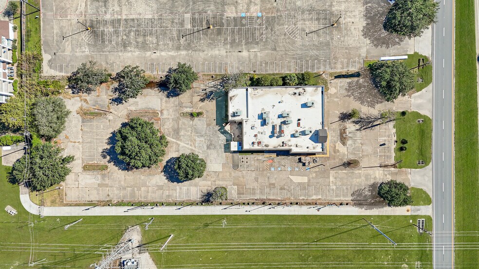 More Photos Of 4717 I-10 Fwy, Baytown General Retail For Sale