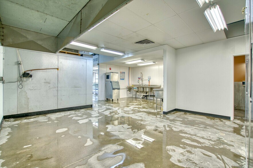 More Photos Of 1501 Lee Hill Dr, Boulder Showroom For Lease