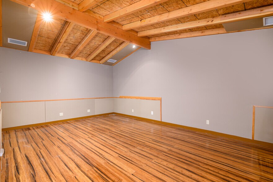 Primary Photo Of 1721 E Main St, Ventura Storefront For Sale