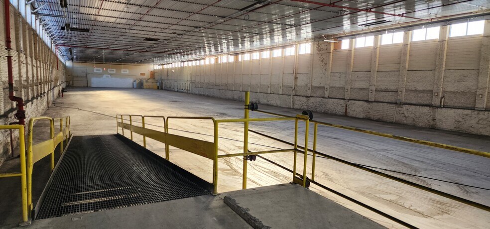 More Photos Of 730 N Main St, Waterbury Warehouse For Lease