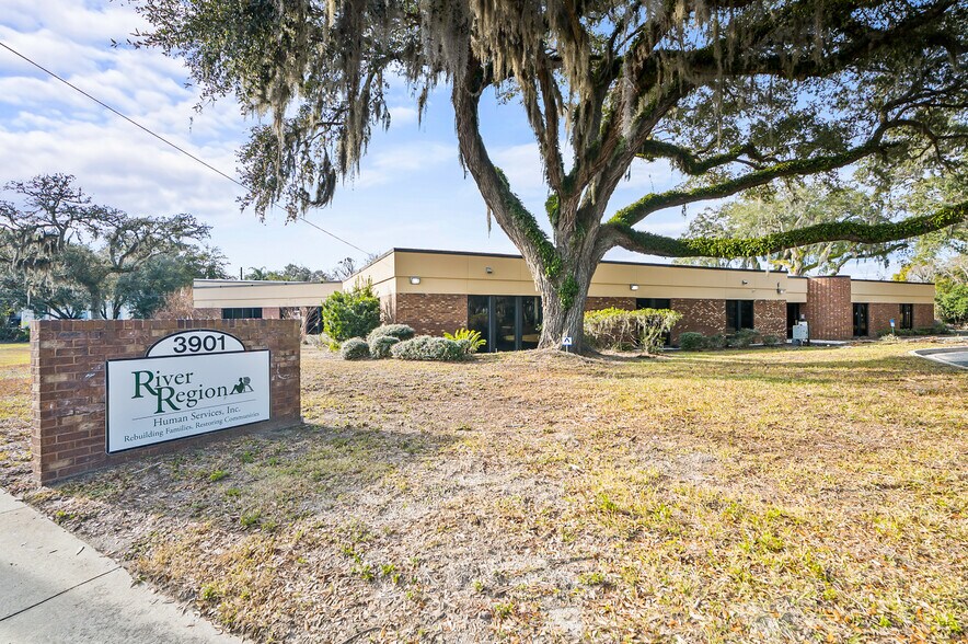 More Photos Of 3901 Carmichael Ave, Jacksonville Medical For Sale