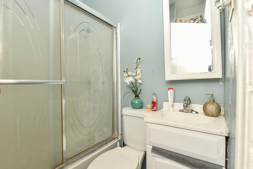 More Photos Of 604 21st St, Union City Apartments For Sale