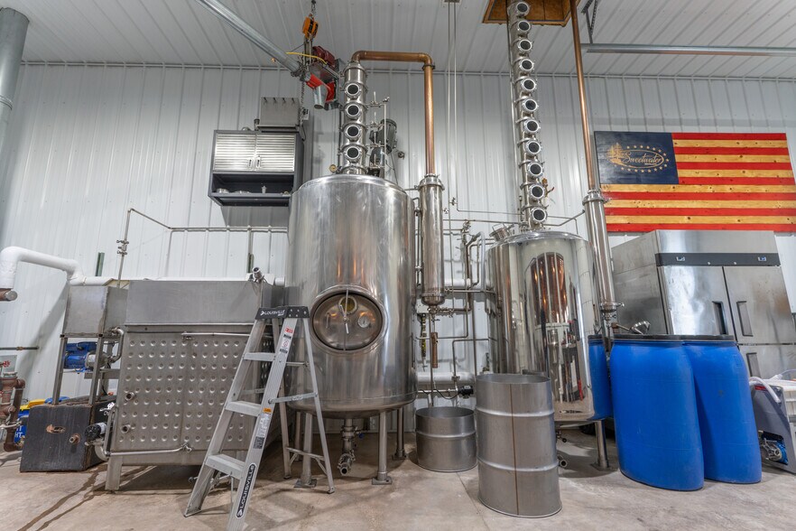 More Photos Of 43937 Highway 36, Monroe City General Retail For Sale