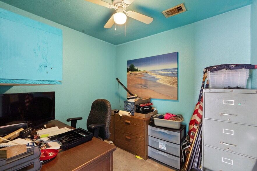 More Photos Of 12605 Highway 6, Santa Fe Bar For Sale