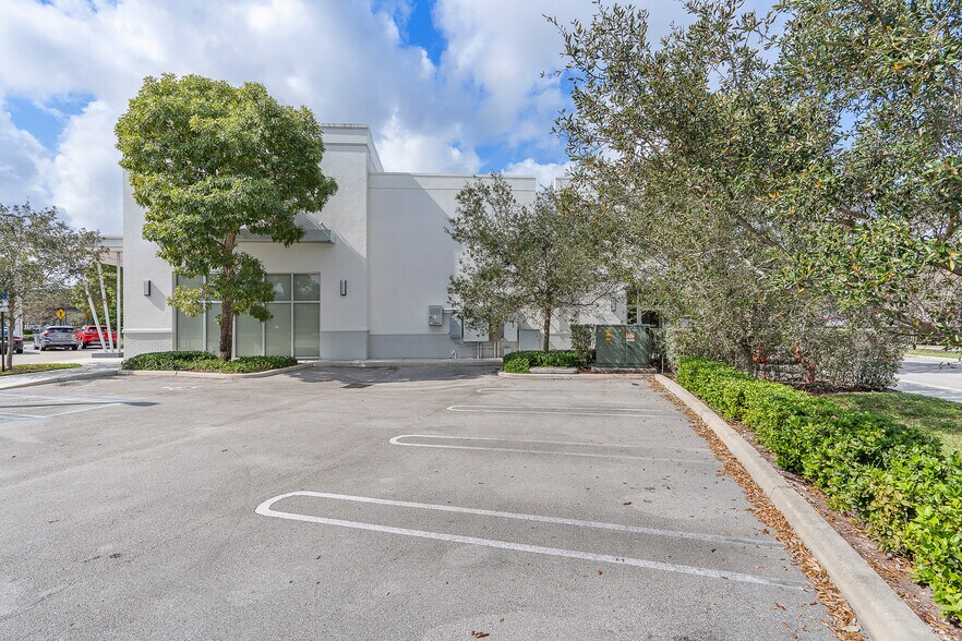 More Photos Of 3481 N University Dr, Coral Springs General Retail For Sale