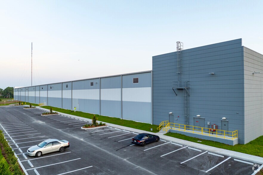 More Photos Of 1751 Suddath Park St, Tampa Warehouse For Lease