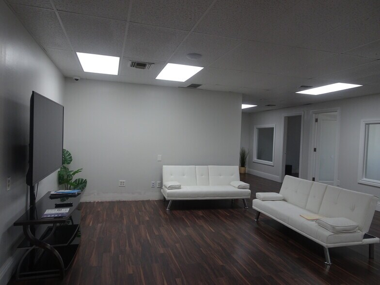 More Photos Of 2826 E Oakland Park Blvd, Fort Lauderdale Office For Sale