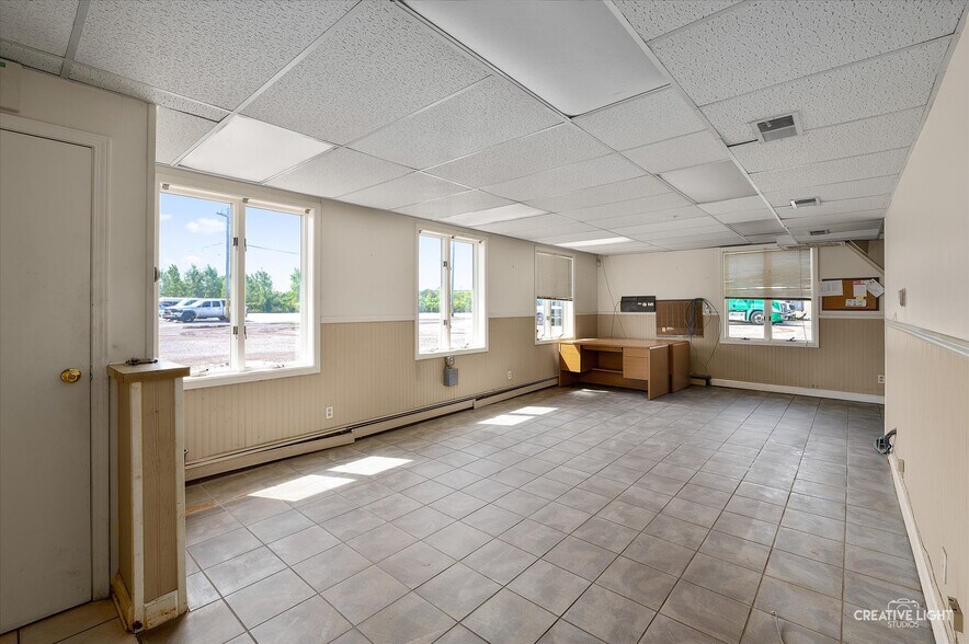 More Photos Of 3333 Sheffield Ave, Hammond Truck Terminal For Lease