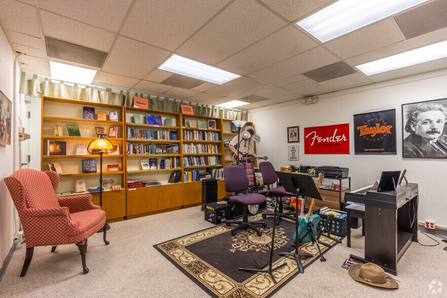 More Photos Of 1212 High St, Auburn Religious Facility For Sale