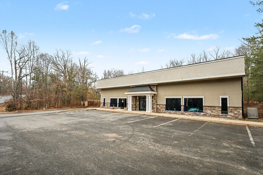 More Photos Of 670 Cambridge St, Fredericksburg Warehouse For Lease