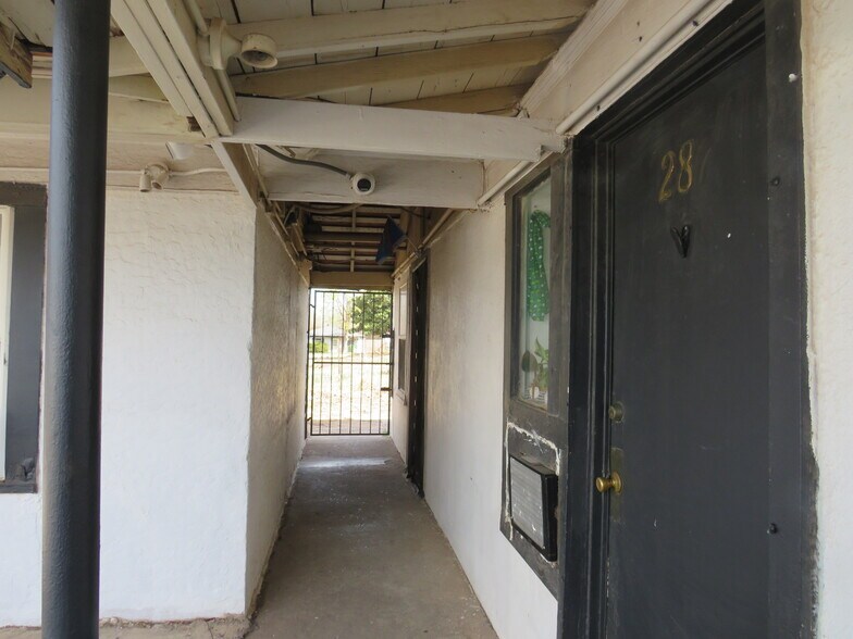 More Photos Of 925 W Main St, Yukon Apartments For Sale