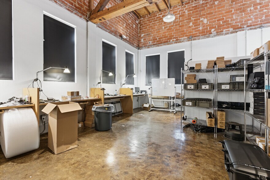 More Photos Of 311-321 Sixth St, San Antonio Office For Sale